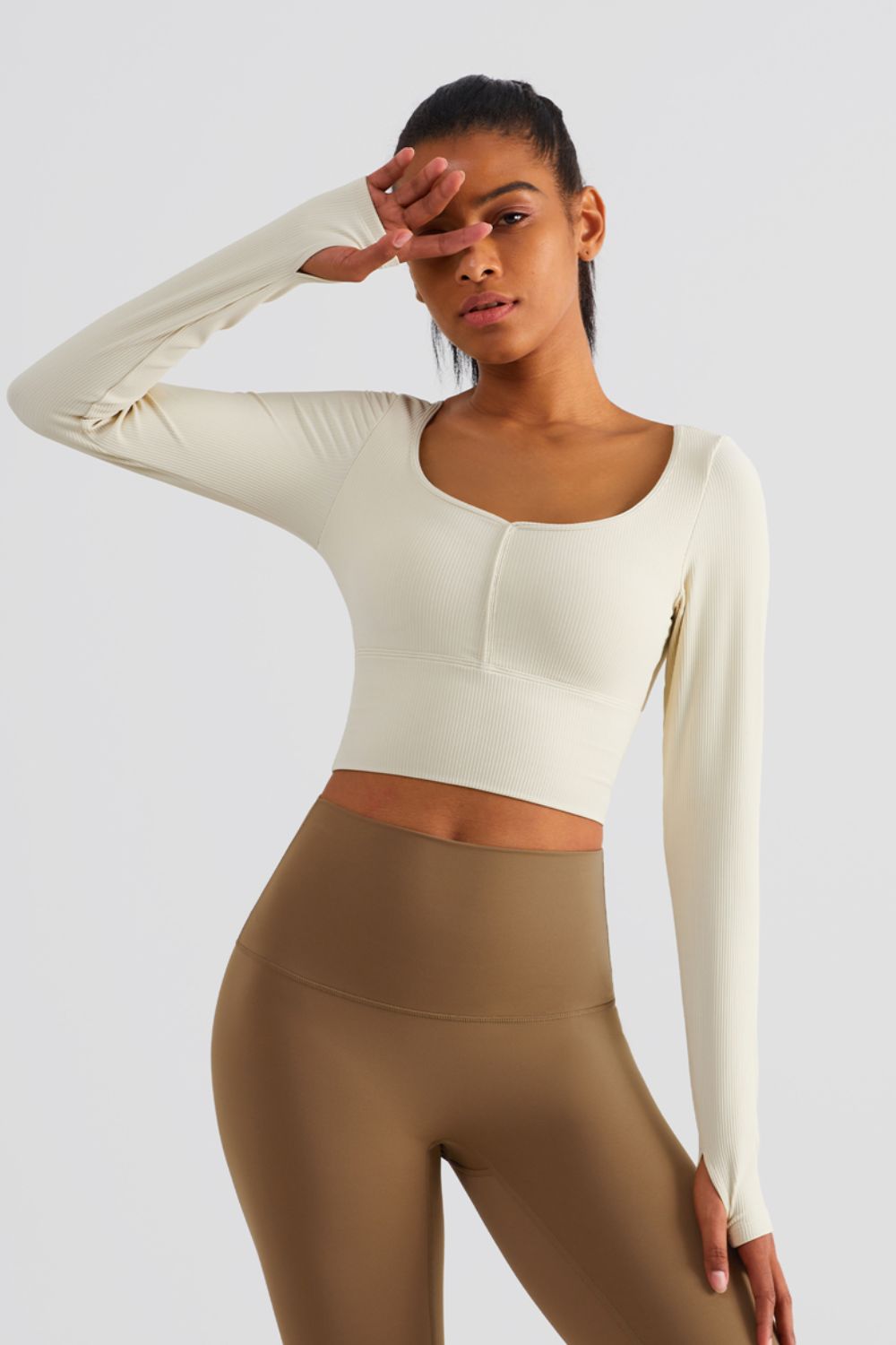 Scoop Neck Thumbhole Sleeve Cropped Sports Top